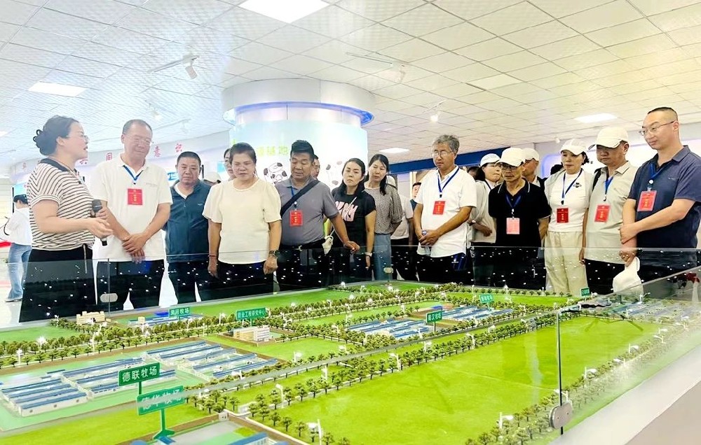 临泽县劳模工匠到PA视讯集团观摩交流