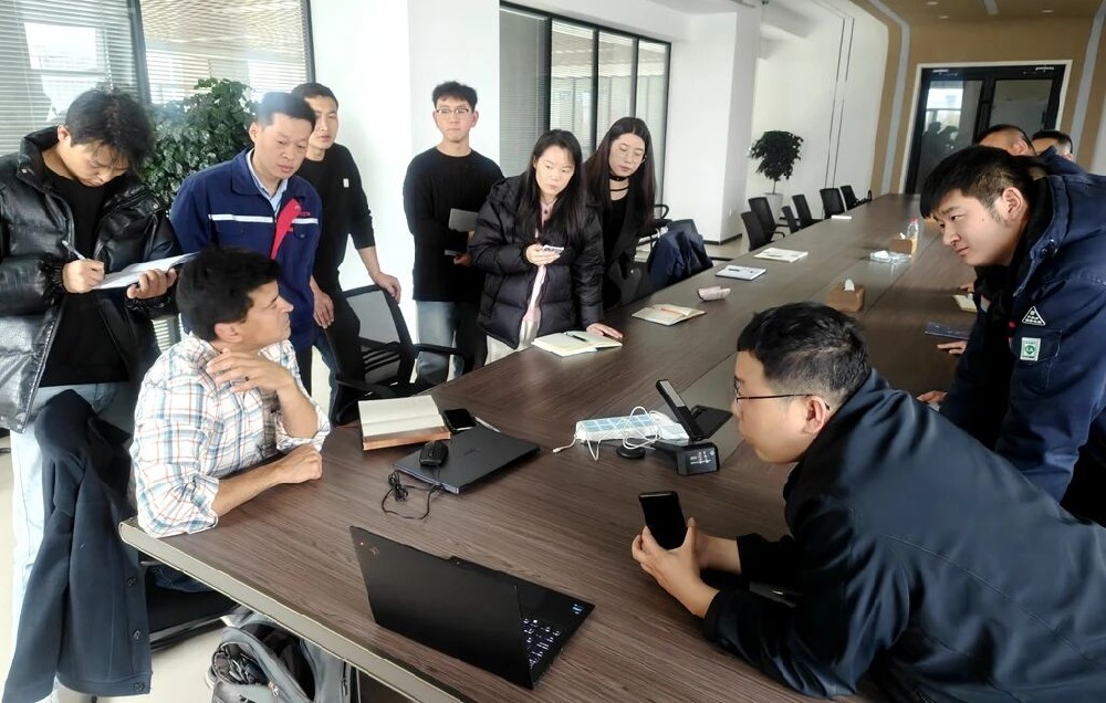 美籍乳品专家Bonney博士到甘肃传祁甘味开展乳清蛋白专项技术培训